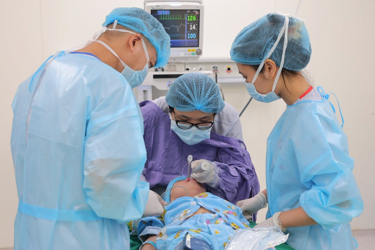 Bác sĩ của bạn: Điều trị răng cho trẻ em bằng phương pháp gây mê